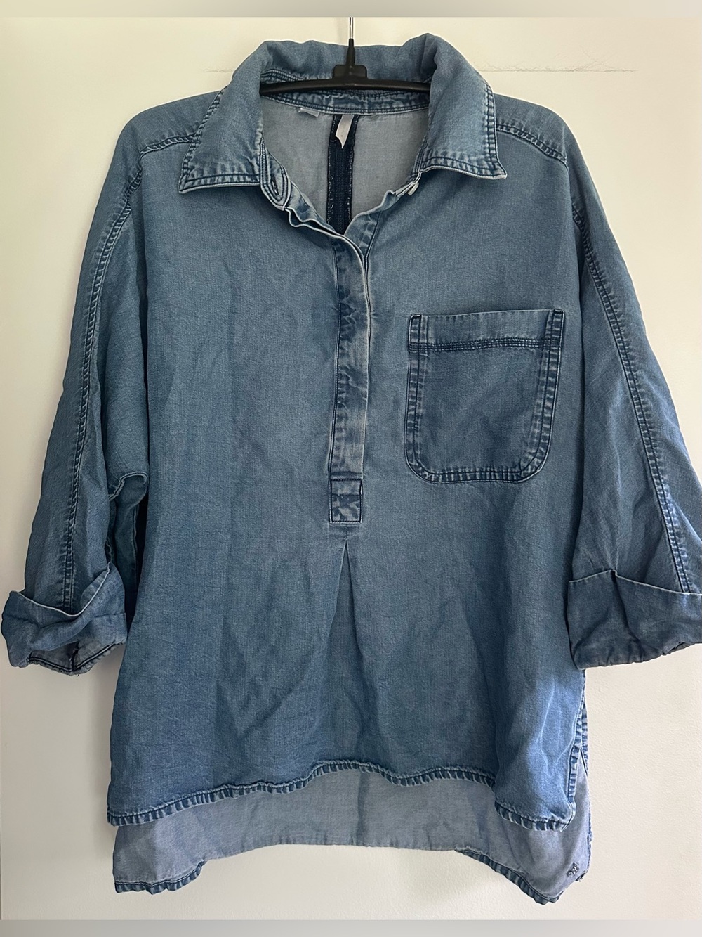 Women’s Travis Mathew Old Havana Chambray Popover Top Shirt